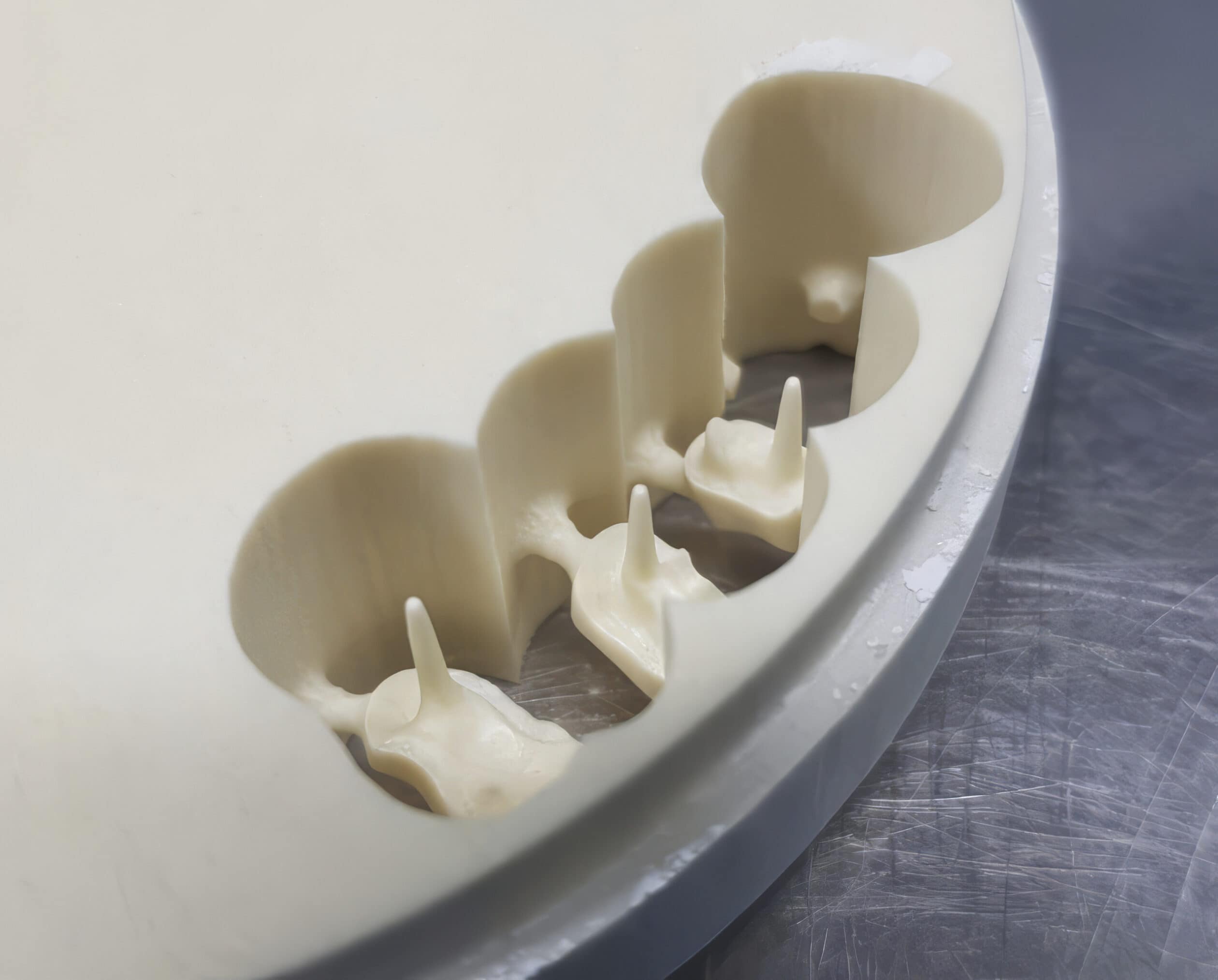 Glass Fiber Inlay-Core – Innovative Solution for a Strong, Aesthetic and Biocompatible Dental Restoration 3
